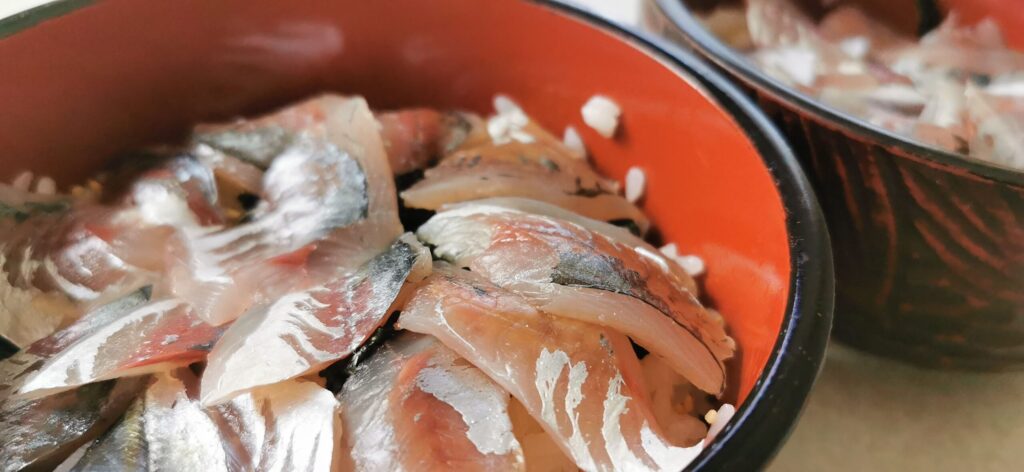 海釣りで釣った鯵を使った手作り刺身丼