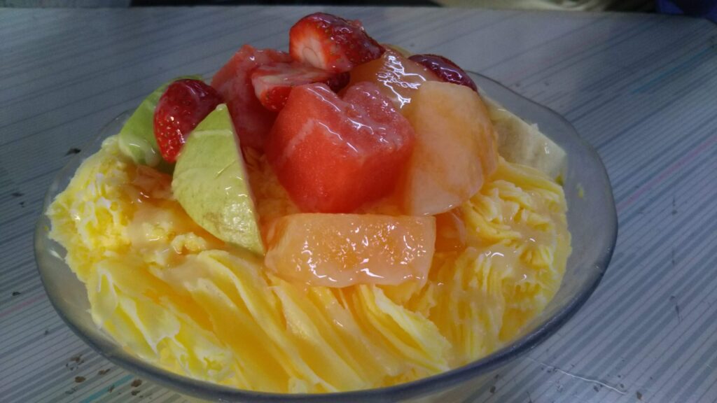 高雄の旗津で食べた果物たっぷりの台湾かき氷