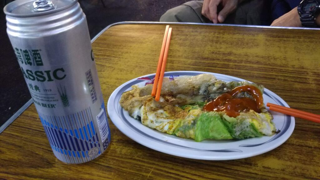 高雄の夜市で食べた牡蠣入りの台湾オムレツ