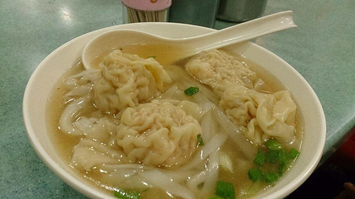 香港のローカル食堂で食べたワンタン麺