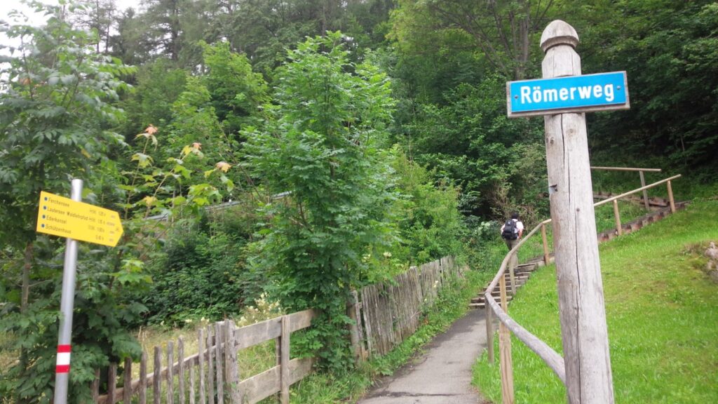 ミッテンヴァルトのRömerwegとハイキング道標